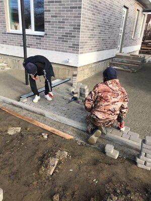 Укладка тротуарной плитки при строительстве дома в Белореченске 4.jpg